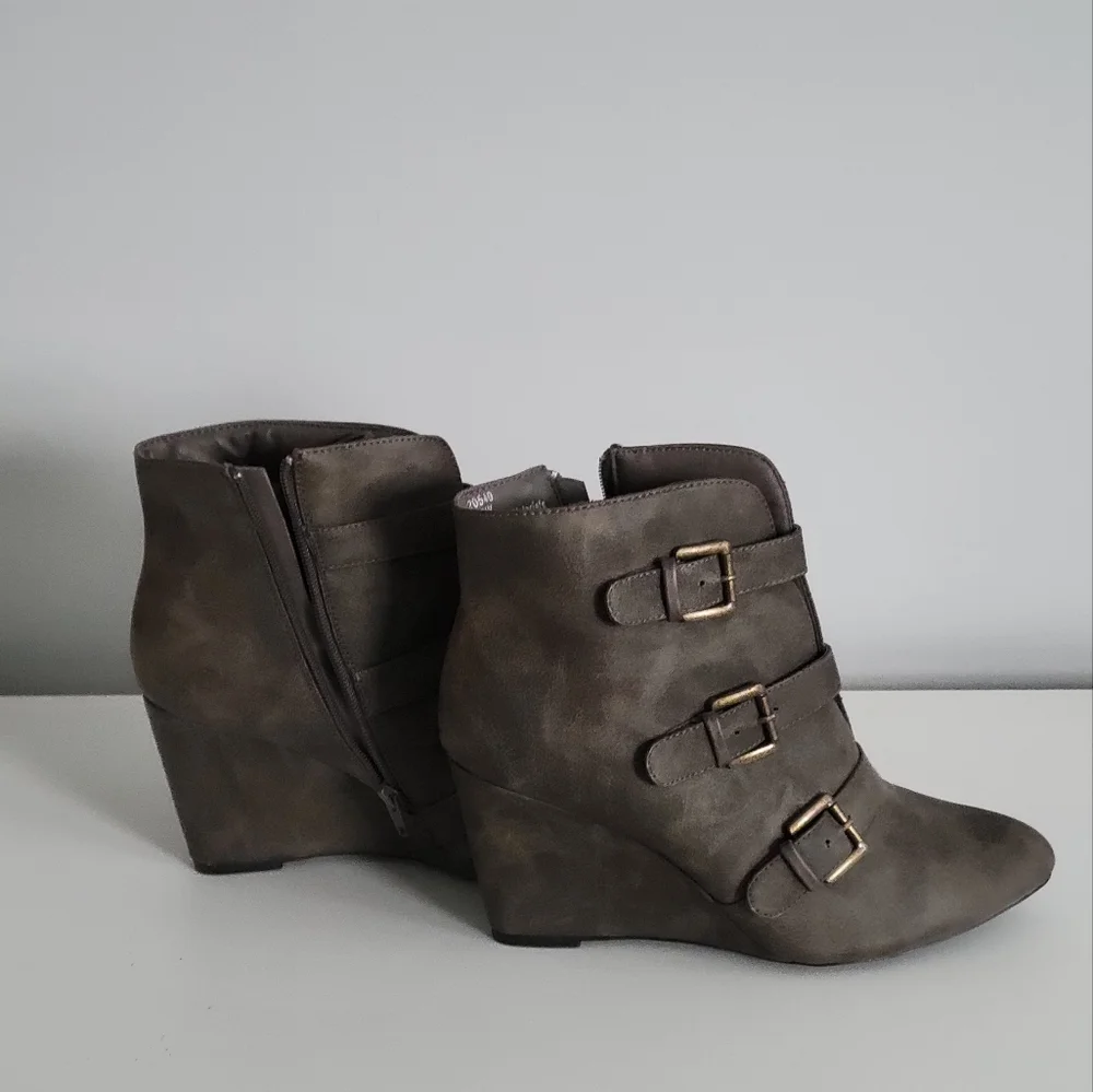 ✨️ BOGO Free ✨️Wedge ankle booties - Picture 2 of 5